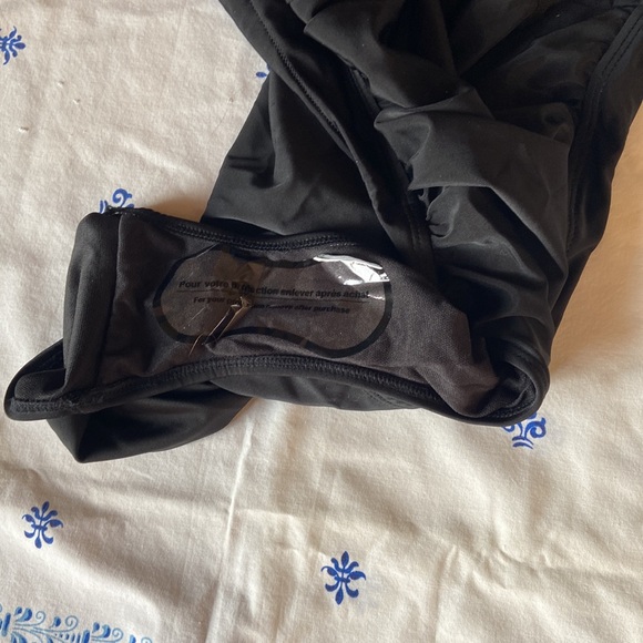 Brand new bathing suit never worn - Picture 2 of 3